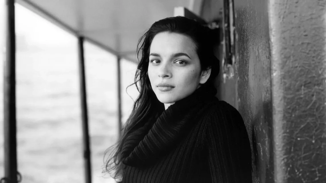 Norahjones Bw1 Byjoannesavio