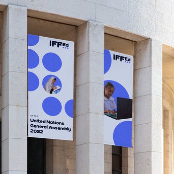 07 Hanging Banner