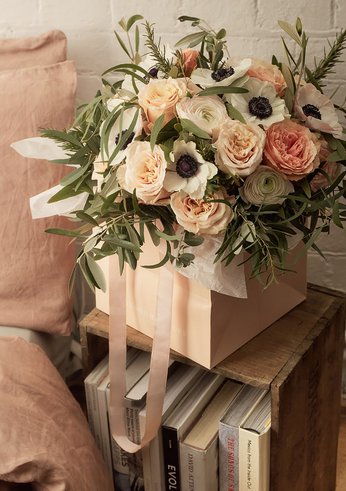 Duchesse Bouquet Delivered Hayford And Rhodes